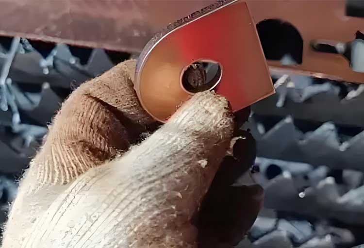 Can laser cutting machines cut copper plates?