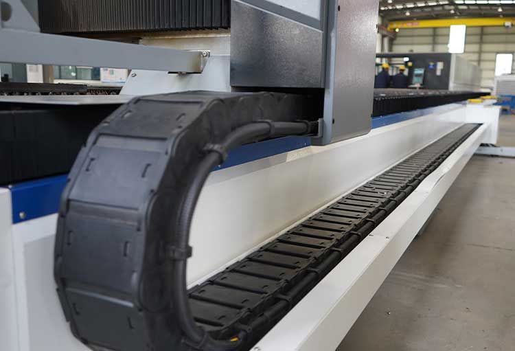 How thick can a 30000W laser cutting machine cut