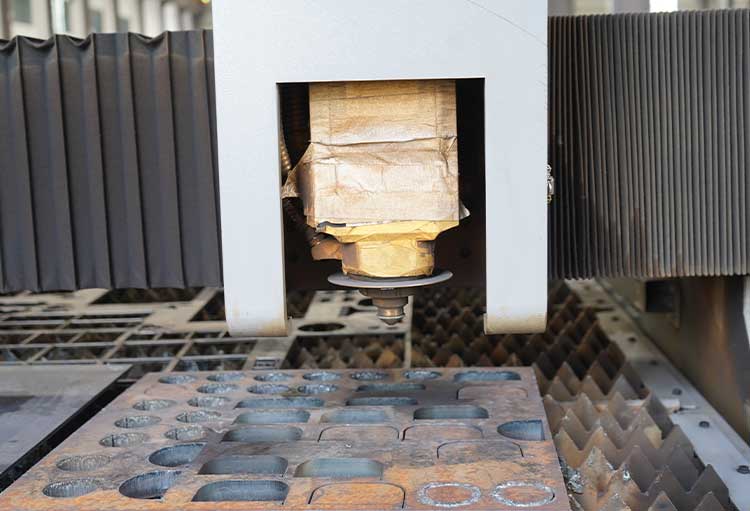 Analysis of the Maximum Cutting Thickness of Laser Cutting Machines